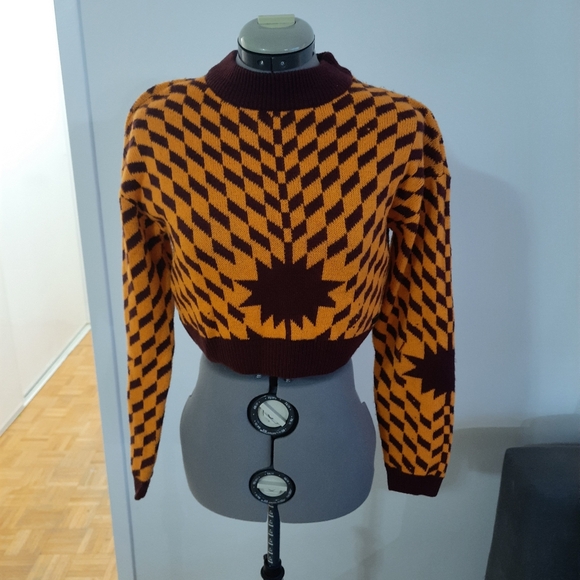 Noisy May Star Orange-Burgundy Cropped Mock Neck Sweater - Picture 5 of 6